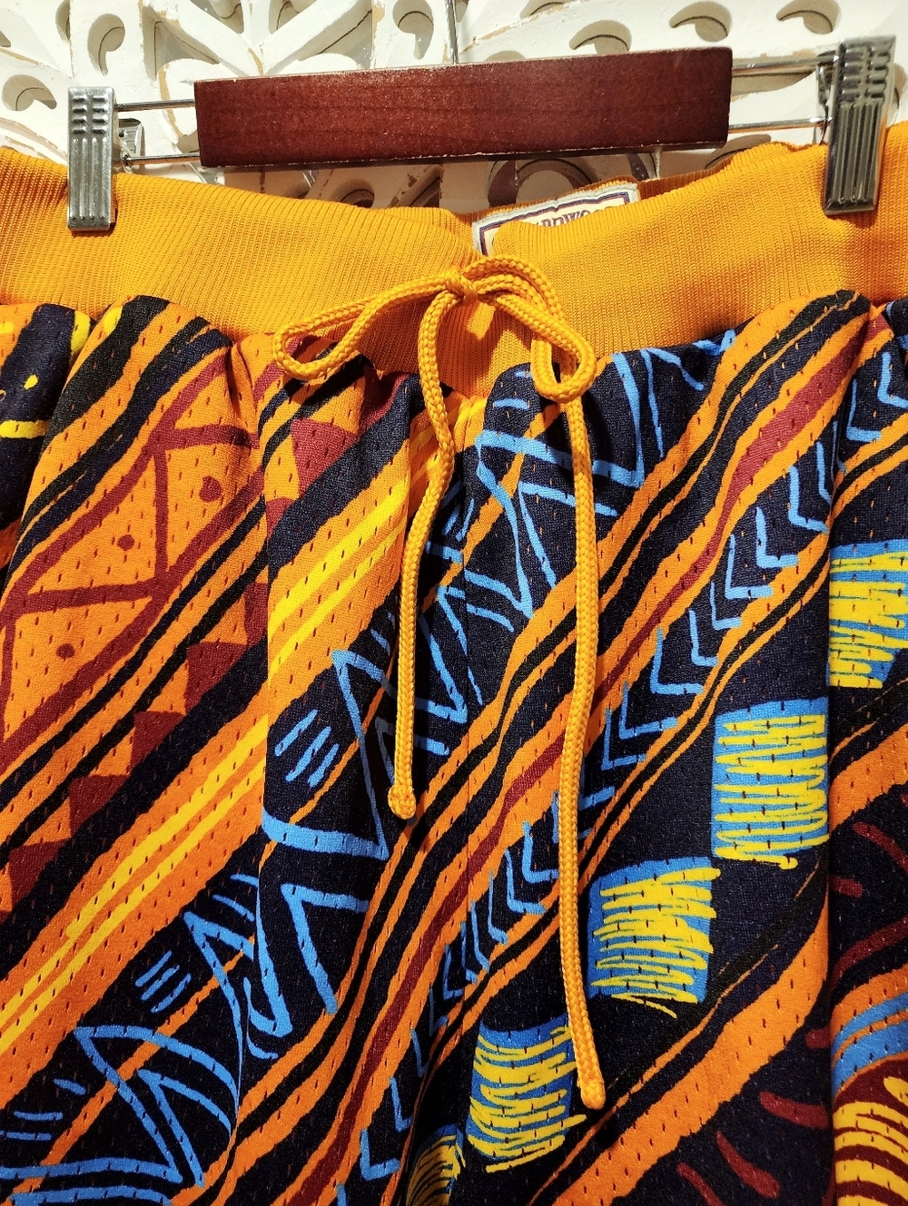 NBA HARDWOOD CLASSICS Mitchell & NESS Lakers Game Day Tribal Pattern Shorts -XXL - Picture 11 of 15